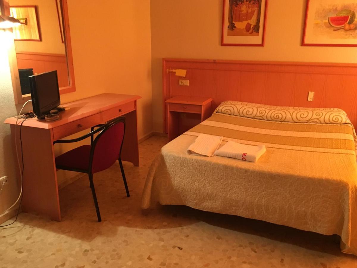 Hostal Carlos III El Ejido Zewnętrze zdjęcie