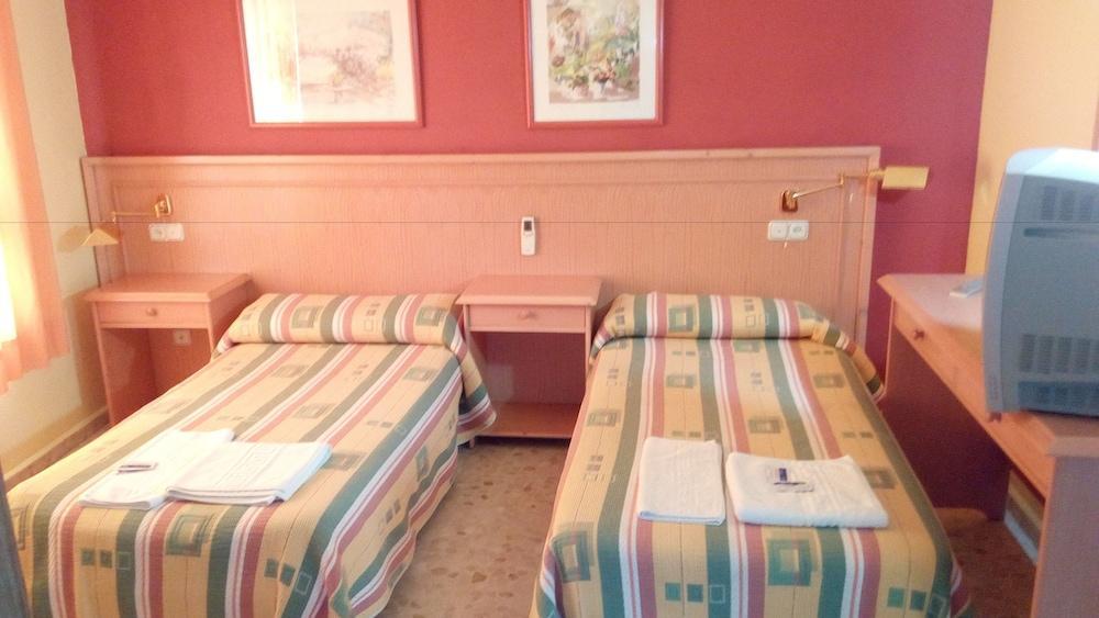 Hostal Carlos III El Ejido Zewnętrze zdjęcie